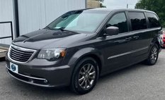 2016 Chrysler Town and Country S