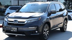 2022 Honda Pilot Touring w/Rear Captain's Chairs