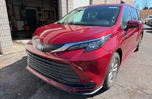 2025 Toyota Sienna LE 8-Passenger