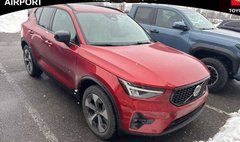 2023 Volvo XC40 B5 Plus Dark Theme