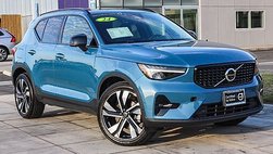 2023 Volvo XC40 B5 Plus Dark Theme