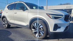 2023 Volvo XC40 B5 Plus Dark Theme