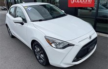 2020 Toyota Yaris Hatchback LE
