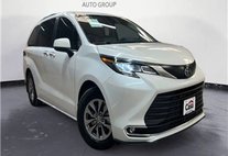 2022 Toyota Sienna XLE 8-Passenger