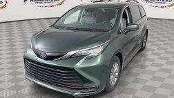 2022 Toyota Sienna LE 8-Passenger