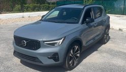 2023 Volvo XC40 B5 Plus Dark Theme