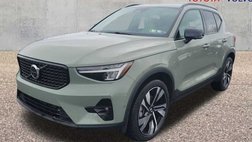 2023 Volvo XC40 B5 Plus Dark Theme