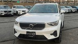 2025 Volvo XC40 B5 Core Bright Theme