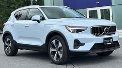 2025 Volvo XC40 B5 Plus Bright Theme