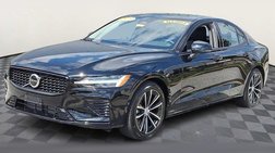 2023 Volvo S60 Recharge T8 Core Dark Theme