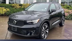 2023 Volvo XC40 B5 Plus Dark Theme
