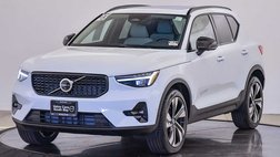2025 Volvo XC40 B5 Plus Dark Theme