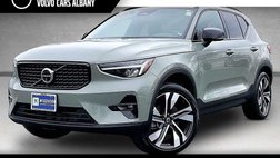 2024 Volvo XC40 B5 Plus Dark Theme