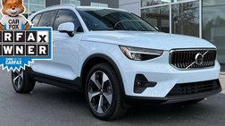 2025 Volvo XC40 B5 Plus Bright Theme