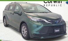 2022 Toyota Sienna LE 8-Passenger