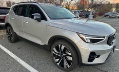 2025 Volvo XC40 B5 Plus Dark Theme