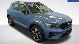 2023 Volvo XC40 B5 Plus Dark Theme