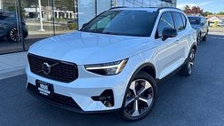 2025 Volvo XC40 B5 Plus Dark Theme