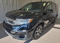 2022 Honda Pilot Touring w/Rear Captain's Chairs