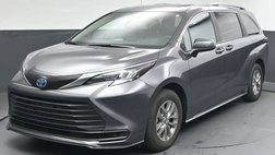 2025 Toyota Sienna LE 8-Passenger