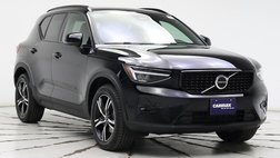2023 Volvo XC40 B5 Plus Dark Theme