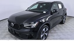 2025 Volvo XC40 B5 Plus Dark Theme