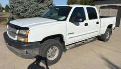 2004 Chevrolet Silverado 2500HD LT. Leather interior, bucket seats w/console