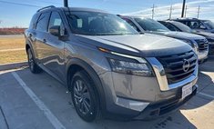 2024 Nissan Pathfinder SV