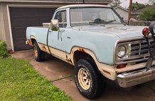 1975 Dodge power wagon/Adventurer