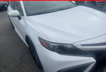 2022 Toyota Camry Hybrid SE