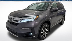 2019 Honda Pilot Touring w/Rear Captain's Chairs