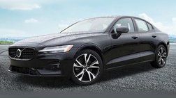 2023 Volvo S60 B5 Plus Dark Theme