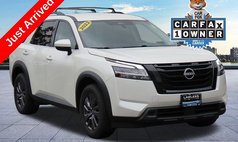 2022 Nissan Pathfinder SV