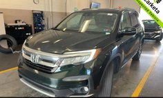 2019 Honda Pilot Touring w/Rear Captain's Chairs