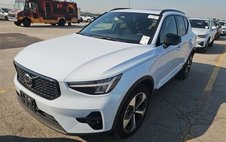 2025 Volvo XC40 B5 Plus Dark Theme