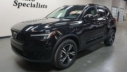 2024 Volvo XC40 B5 Core Dark Theme