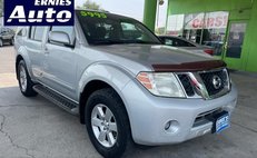 2011 Nissan Pathfinder LE
