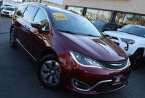 2017 Chrysler Pacifica Hybrid Platinum