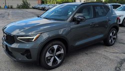 2026 Volvo XC40 B5 Plus