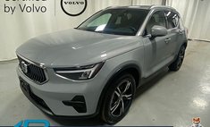 2025 Volvo XC40 B5 Core Bright Theme
