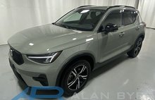 2024 Volvo XC40 B5 Core Dark Theme