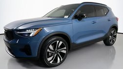 2023 Volvo XC40 B4 Plus Dark Theme