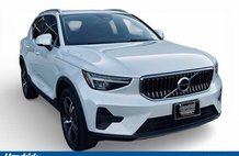 2025 Volvo XC40 B5 Core Bright Theme