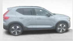 2025 Volvo XC40 B5 Plus Dark Theme