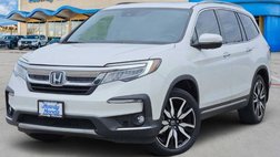 2022 Honda Pilot Touring w/Rear Captain's Chairs