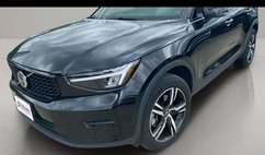 2024 Volvo XC40 B5 Core Dark Theme