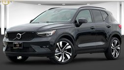 2025 Volvo XC40 B5 Plus Dark Theme