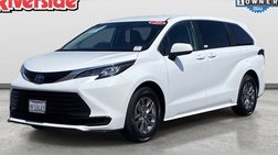 2023 Toyota Sienna LE 8-Passenger