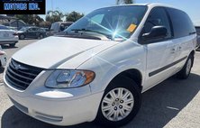 2005 Chrysler Town and Country Base