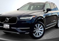 2017 Volvo XC90 T6 Momentum